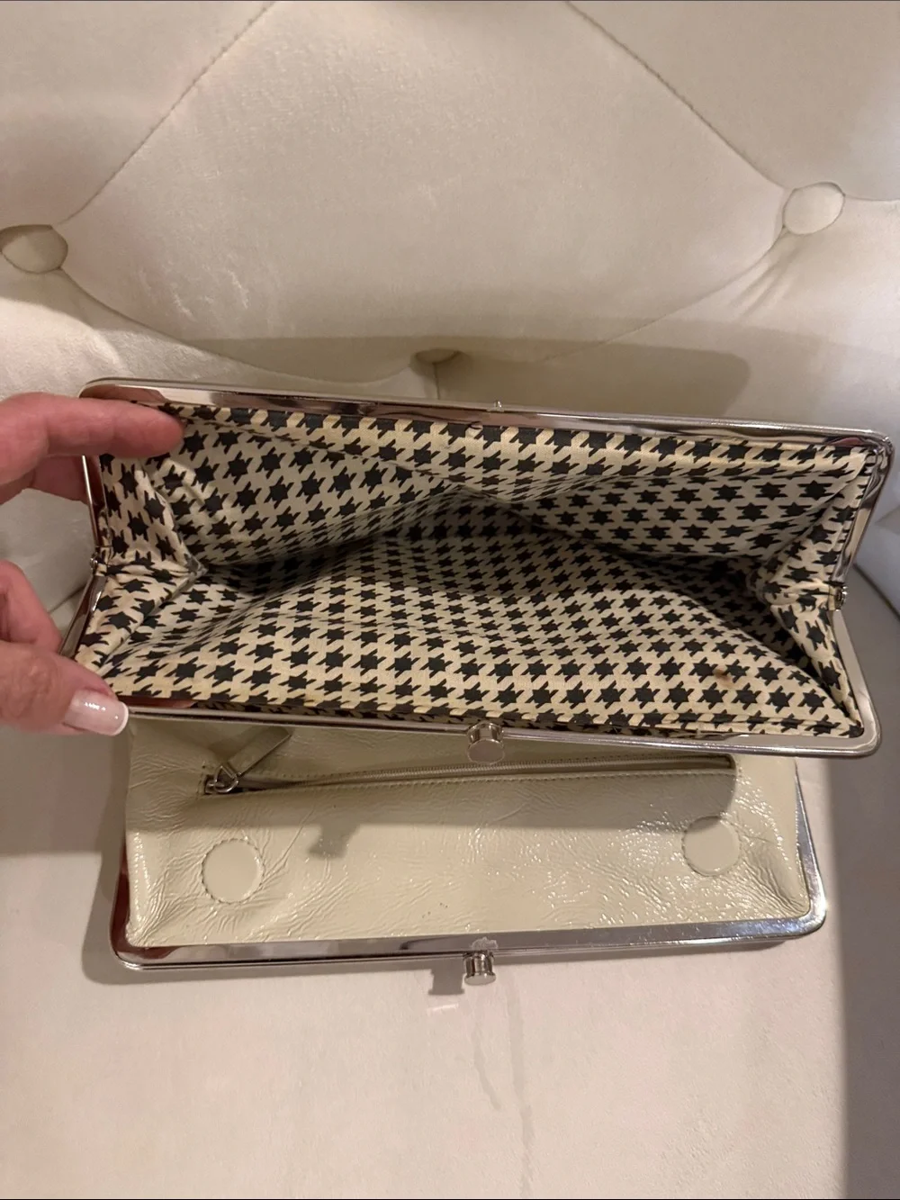 Elegant HONO Cream Patent Frame Clutch